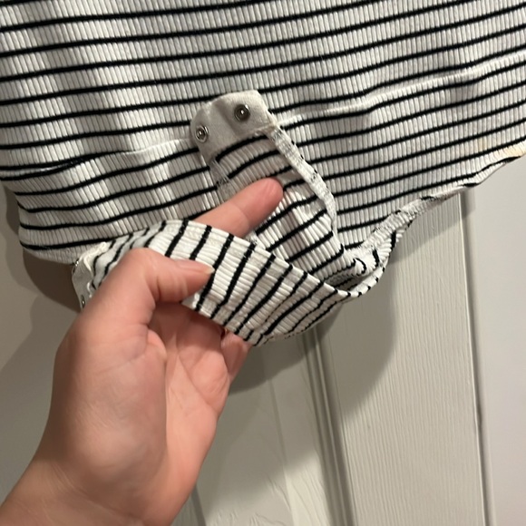 Lulu’s ribbed stripped short sleeve bodysuit M - Picture 4 of 5